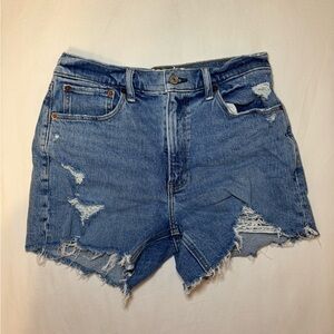 Abercrombie 4” distressed shorts